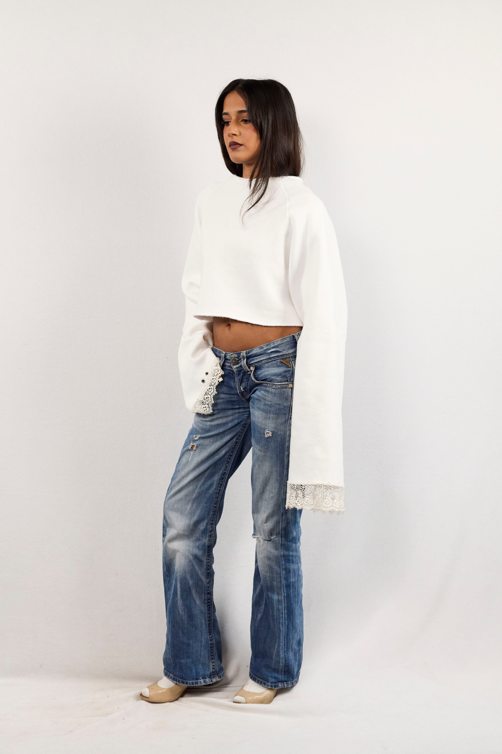 Le Crew Neck - Lace and Crop Edition