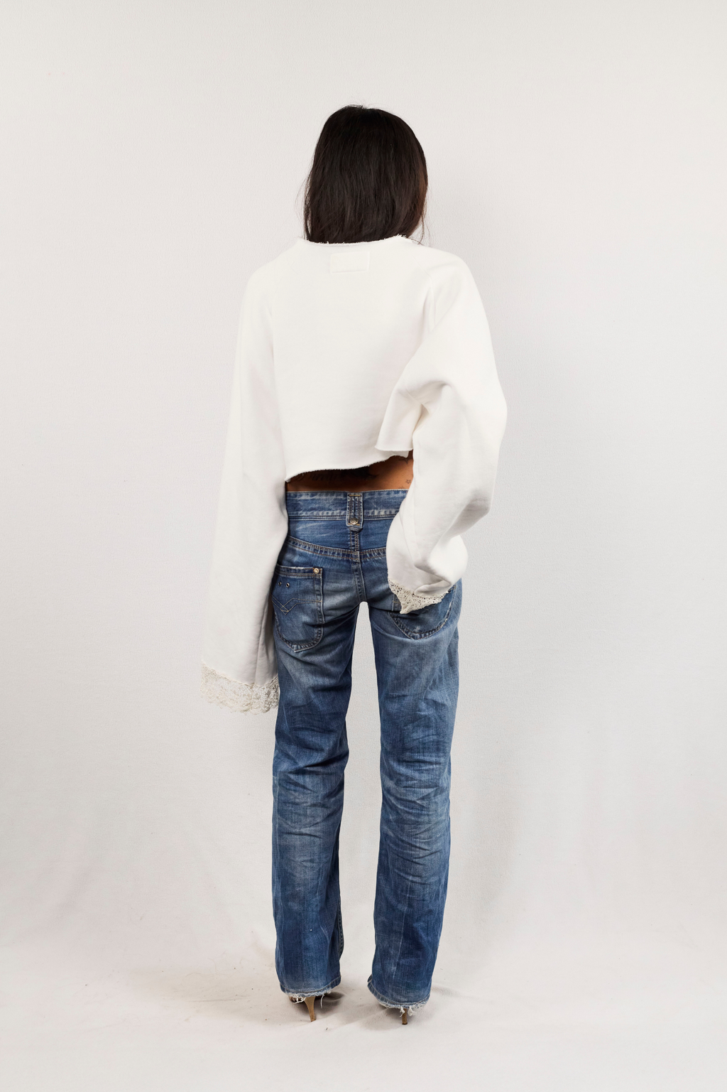 Le Crew Neck - Lace and Crop Edition