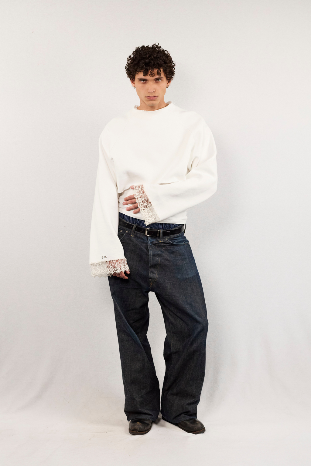 Le Crew Neck - Lace and Crop Edition