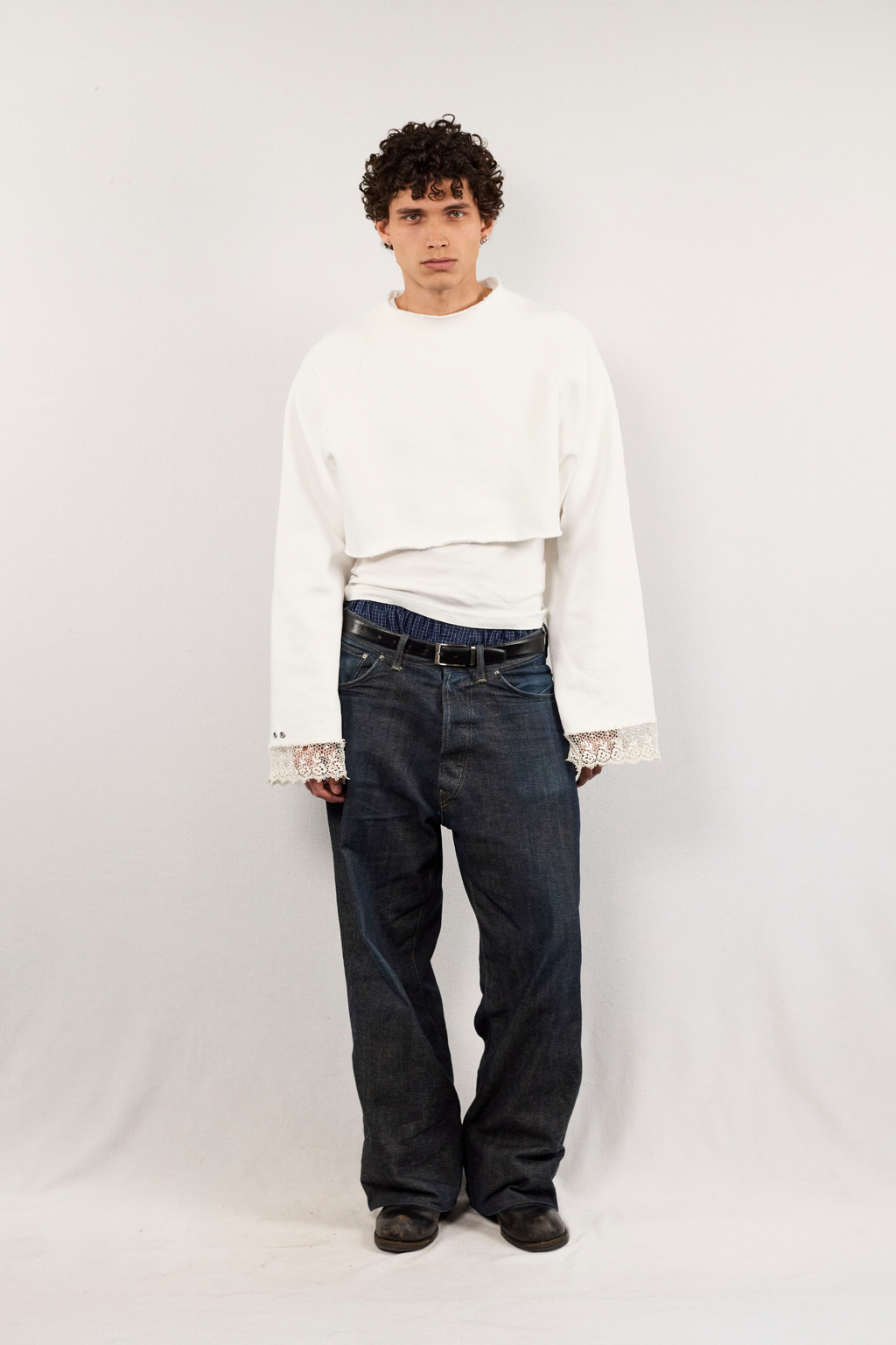 Le Crew Neck - Lace and Crop Edition